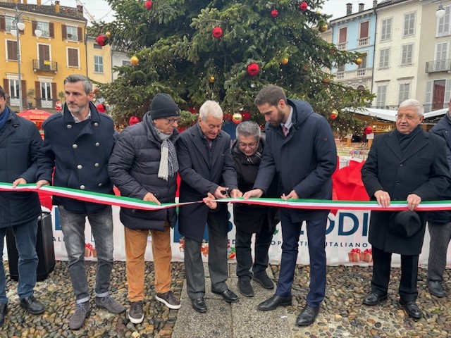 Inaugurazione Mercato Natale Lodi taglio del nastro 1