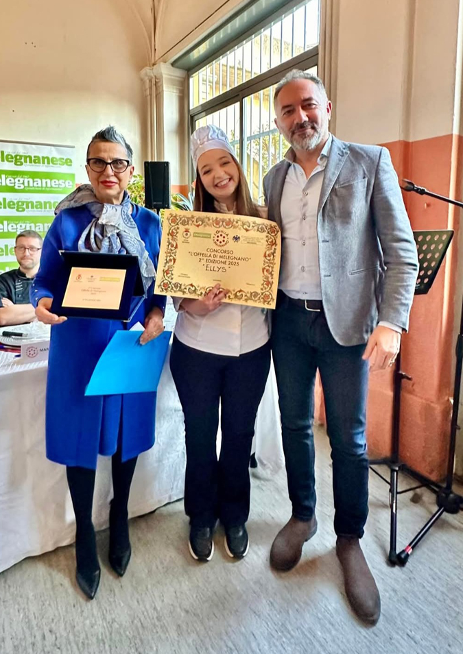 2 Offella di Melegnano vincitrice con pres. Confcomm. Mel. Caterina Ippolito e sindaco Vito Bellomo_SITO