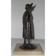 <p style="text-align: justify;">MARIO RESTELLI (Milano 1891-1971)<br />&ldquo;Signora con cappello e ombrellino&rdquo; scultura in bronzo &ndash; cm. 8 x 8 h. 22<br />Firmata e datata 1920 sulla base</p> <i>Premoli - Lorandi Antichità </i>