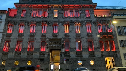 https://www.confcommerciomilano.it/img/2020/news/Pink-is-Good-2020-Palazzo-Castiglioni-Confcommercio-Milano-illuminato-di-rosa.jpeg